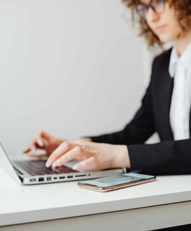 pexels-karolina-grabowska-7679645 backgrond1